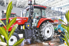 驱动下的农机可矫捷完成精准播种、变量施肥、